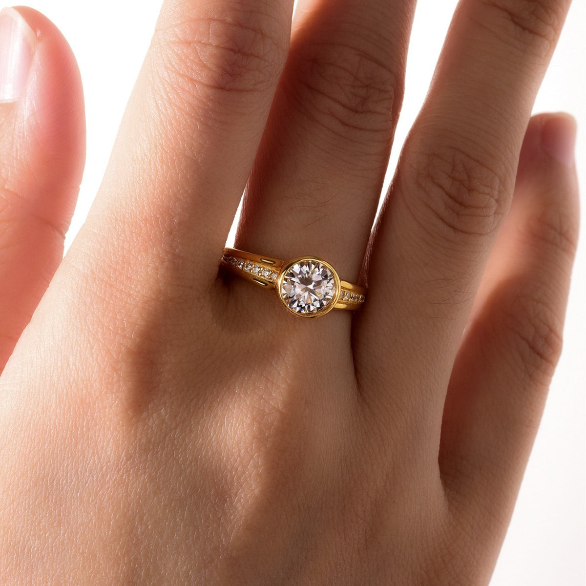 Round Bezel Set Moissanite 925 Sterling Silver Elegant Fashion Ring