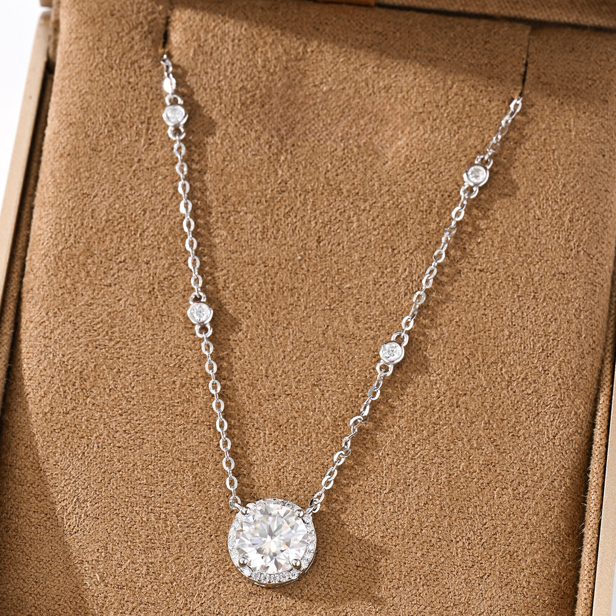 Mossanite Star-Shaped Pendant in 925 Sterling Silver  Collarbone Necklace