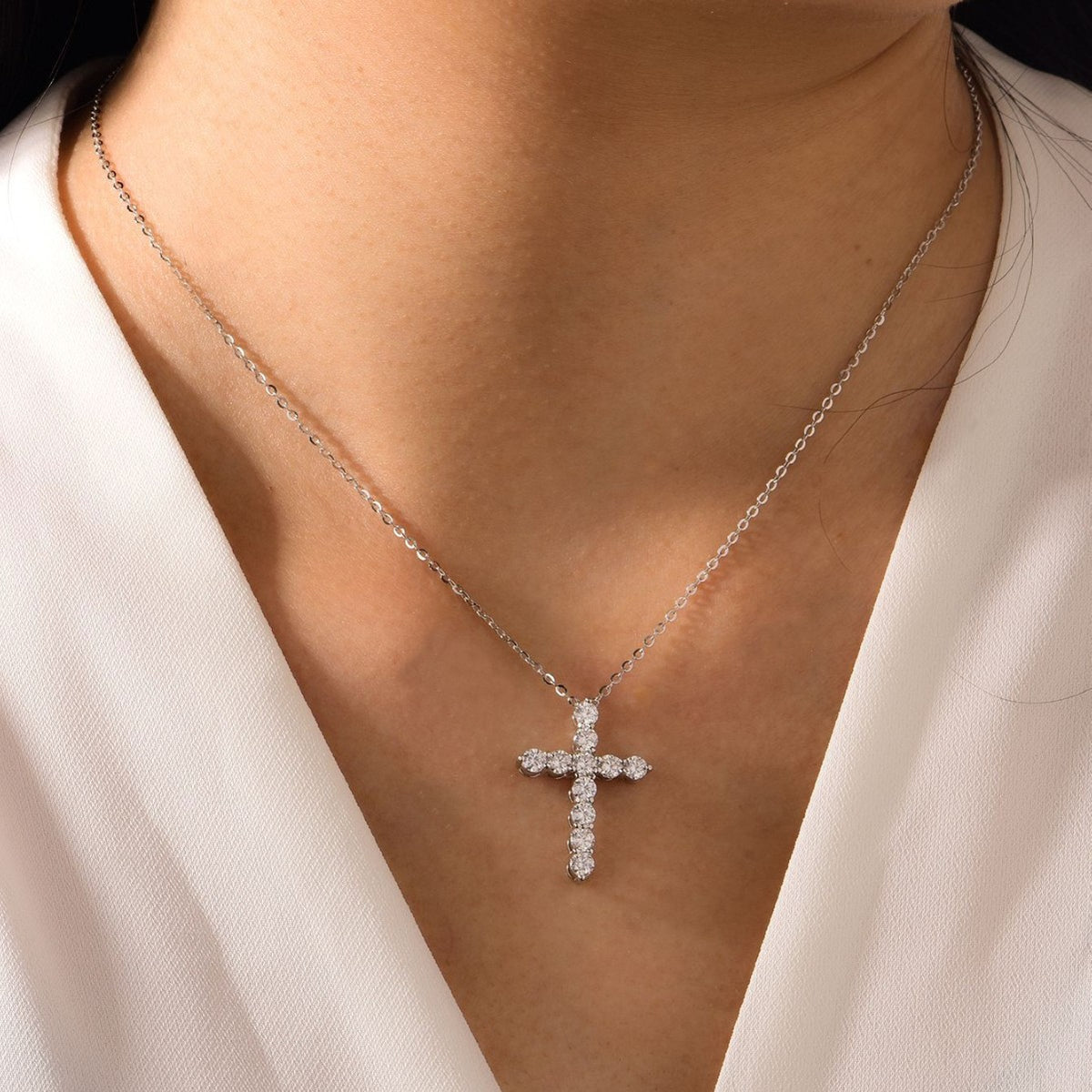 Round Moissanite 925 Sterling Silver Religious Cross Pendant Necklace
